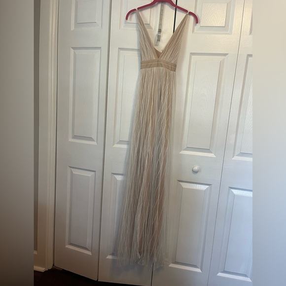 Tan and white adjustable straps - Picture 4 of 4